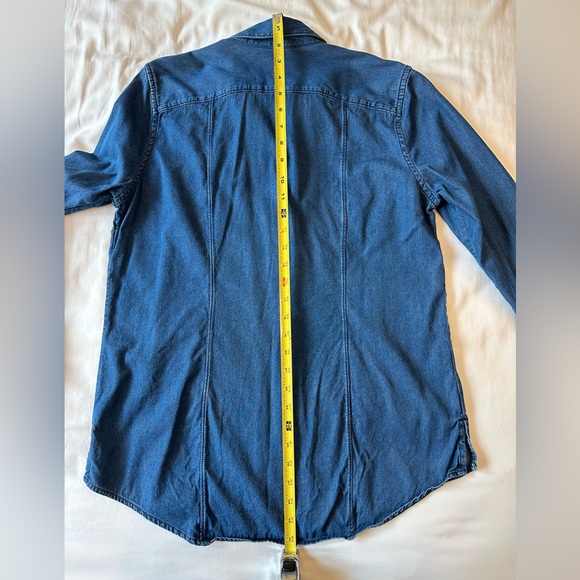 Eddie Bauer Ladies Denim longsleeve button down - Picture 7 of 9